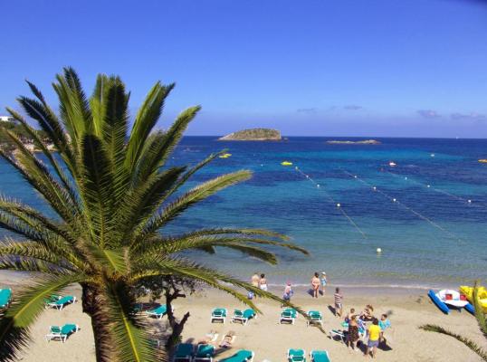 Apartamentos Playa Es Cana